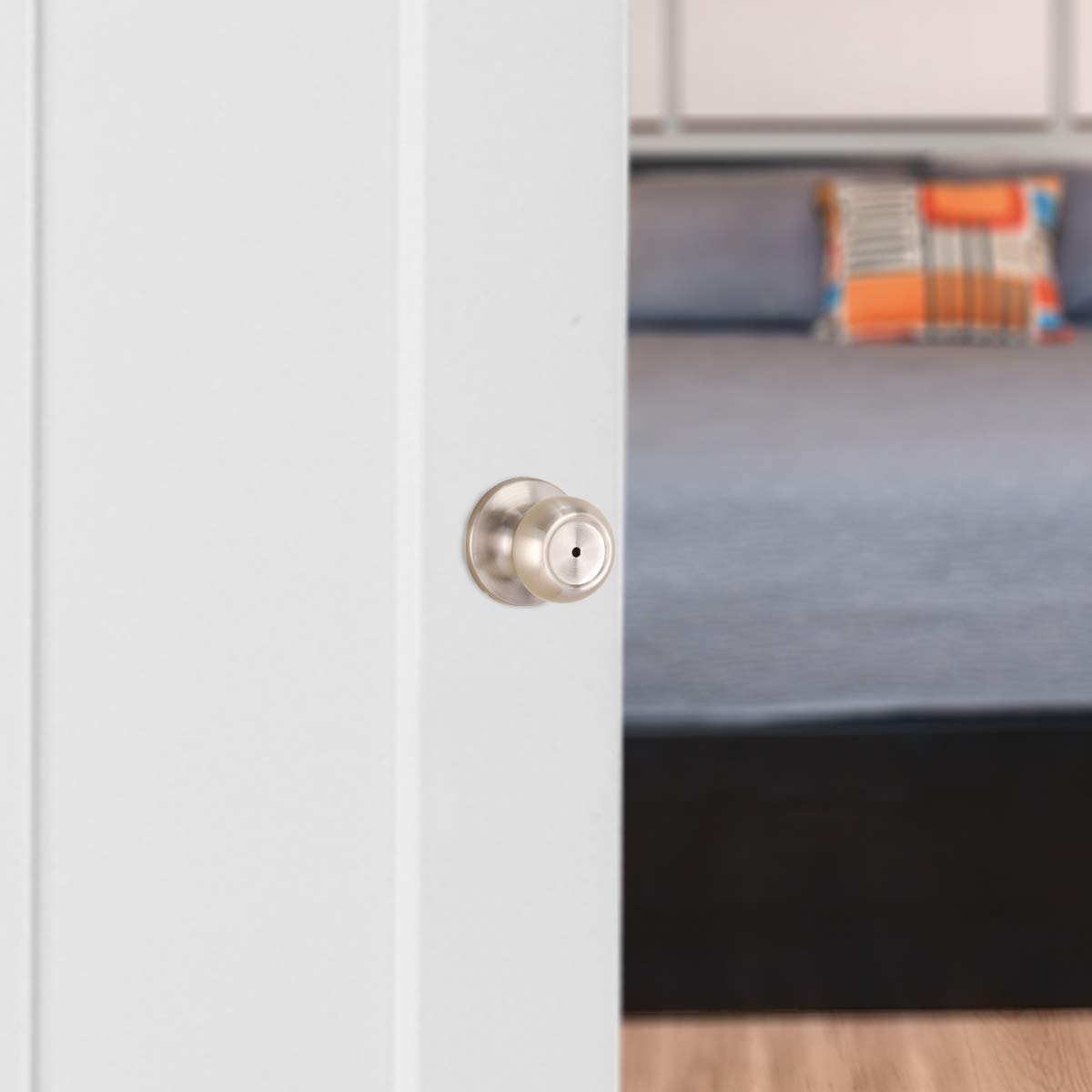 Amazon Basics Bedroom/Bathroom Door Knob With Lock, Coastal, 1-3/8” to 1-3/4”, Satin Nickel