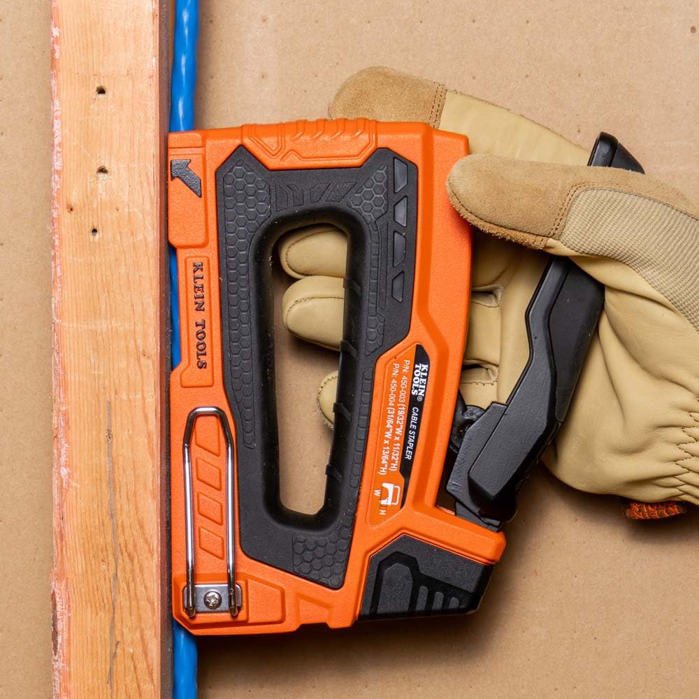 Klein Tools 80169 Heavy-Duty Cable Stapler with 600 Insulated Staples, Includes 300-Pack 19/32 x 11/32-Inch and 300-Pack 31/64 x 13/64-Inch Sizes