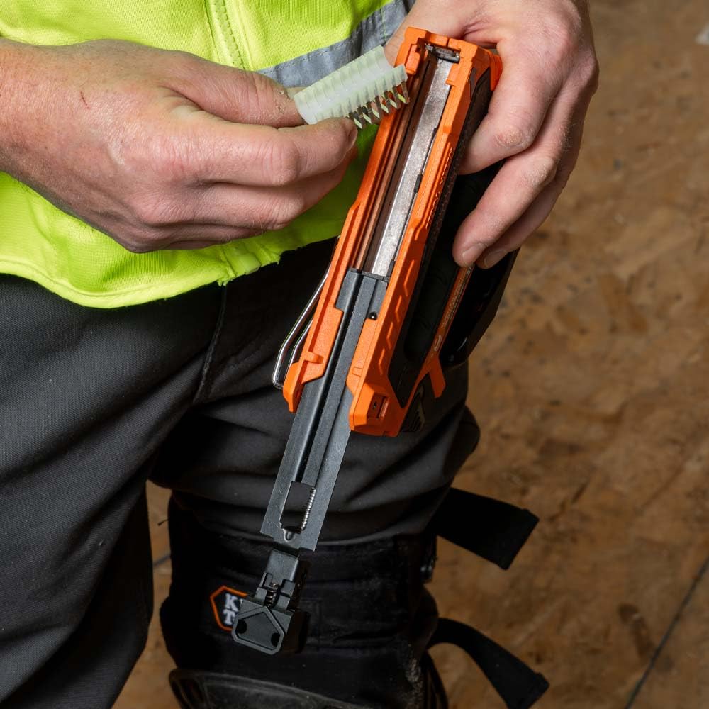 Klein Tools 80169 Heavy-Duty Cable Stapler with 600 Insulated Staples, Includes 300-Pack 19/32 x 11/32-Inch and 300-Pack 31/64 x 13/64-Inch Sizes