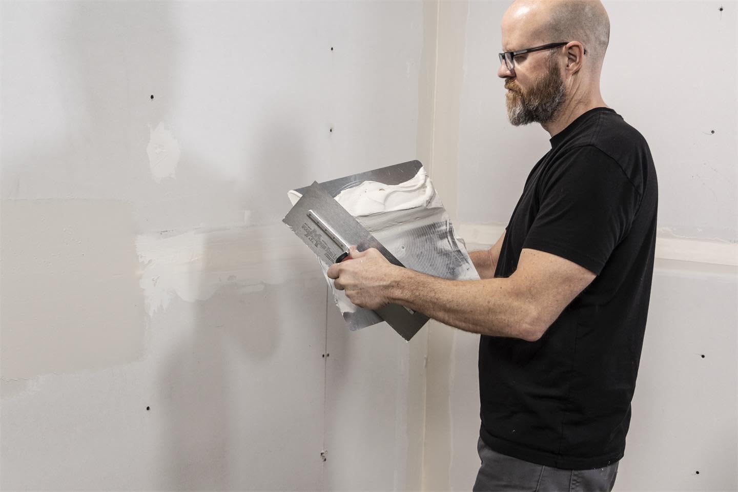 MARSHALLTOWN Hawk, 13Inch Aluminum Blade, Includes Callus Preventer and DuraSoft Handle, Masonry, Drywall, Made In the USA, 1D