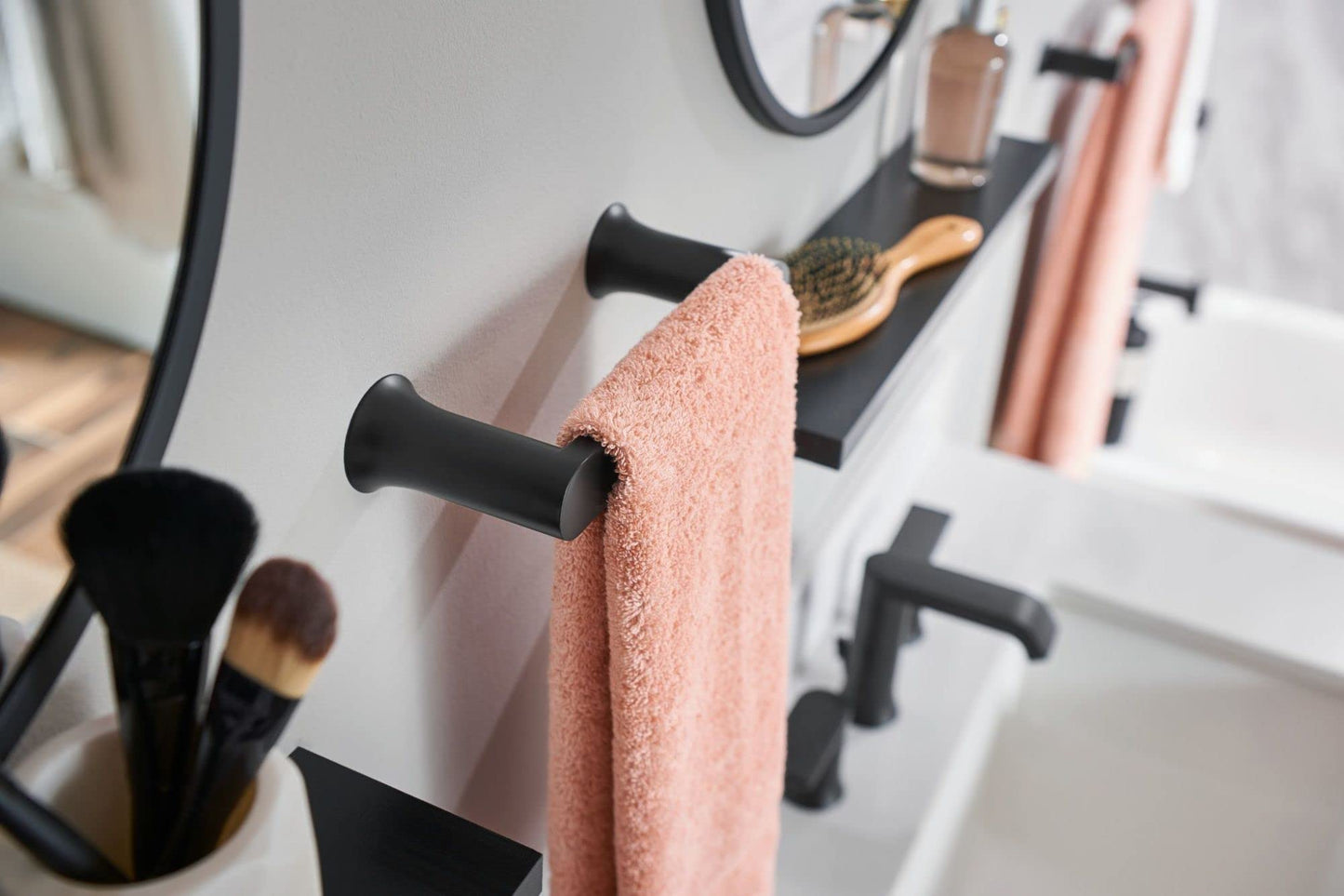 Moen Genta LX Matte Black Modern Hand Towel Bar, Wall Mounted Holder for Bathroom or Kitchen, 6.8-Inch, BH3886BL