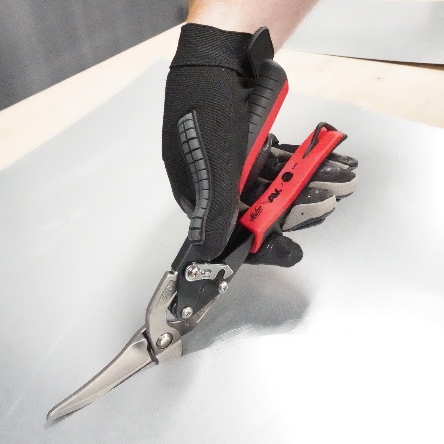 Malco Long Cut AVs Metal Cutting Snip Left Offset 2-1/4" Cut Length - Red Grip (AV63)