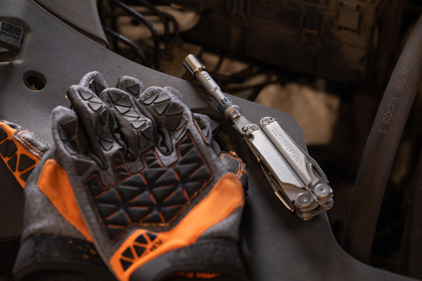 Leatherman, Ratchet driver, fits both Leatherman flat bits and standard ¼ inch bits.