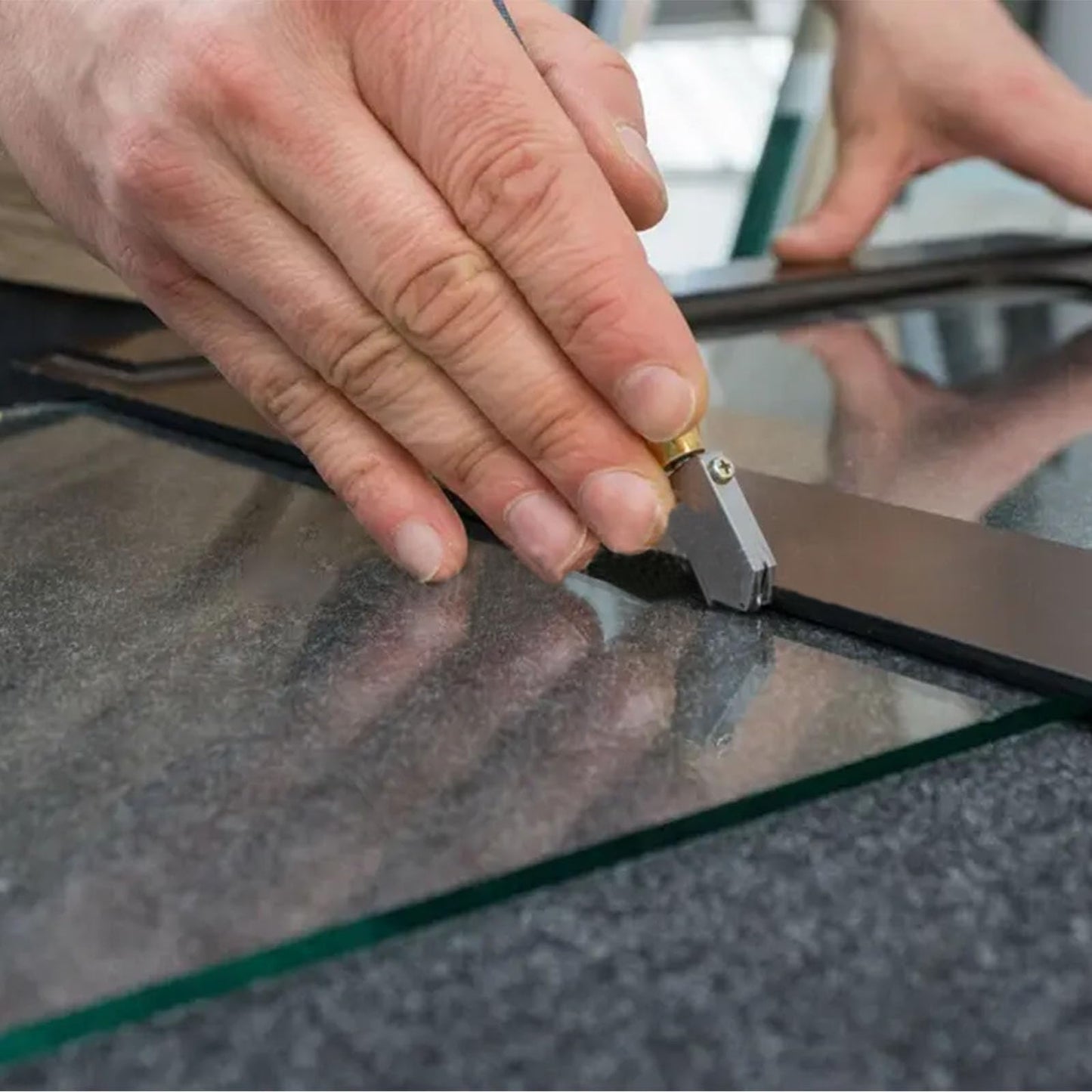 INNOVAYOU Glass Cutting Oil 3.38oz, Extends Cutter Life, Ensures Clean Cuts, for Stained Glass, Mirror & Tile