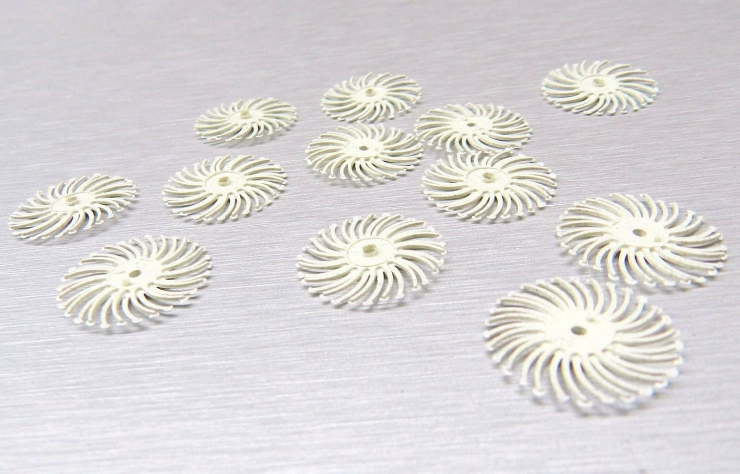 3M Radial Bristle Discs 3/4" White 120 Grit Bristle Brush Pack of 12 by JTS Made in USA