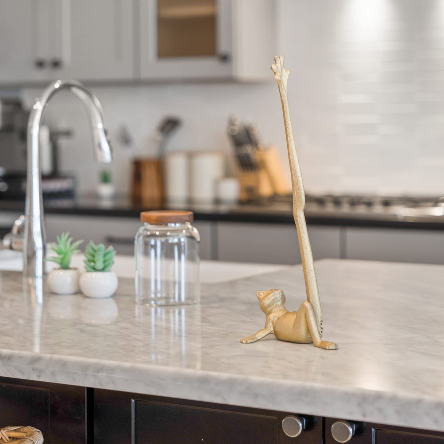 WallCharmers Gold Paper Towel Holder, Metal Toilet or Kitchen Paper Holder for Floor or Countertop, Gold Frog