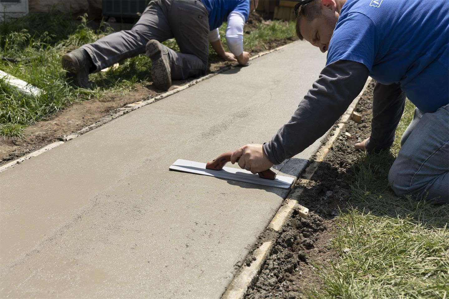 MARSHALLTOWN 16 Inch Beveled End Magnesium Hand Float, Concrete, DuraSoft Handle, Cast Magnesium Blade, Made in the USA, 145D