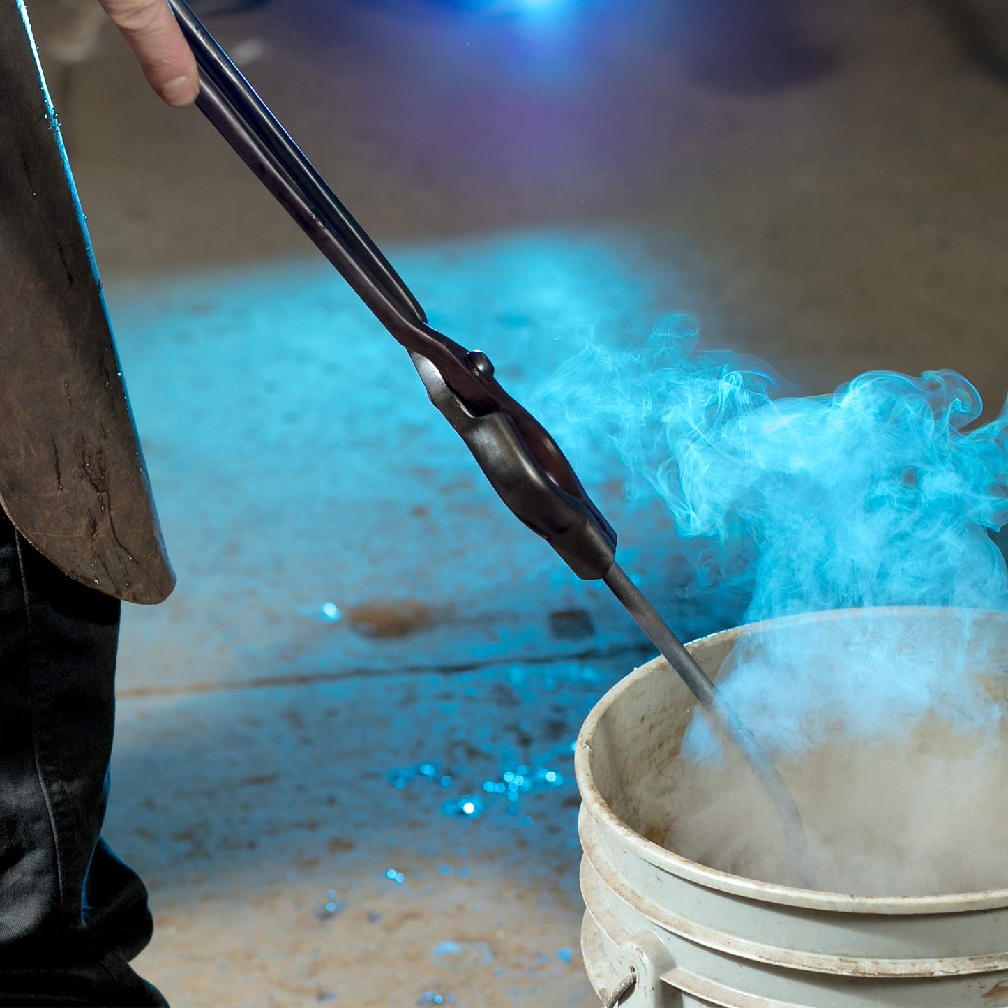 V-Bit Bolt Blacksmith Tongs - 450mm (18")