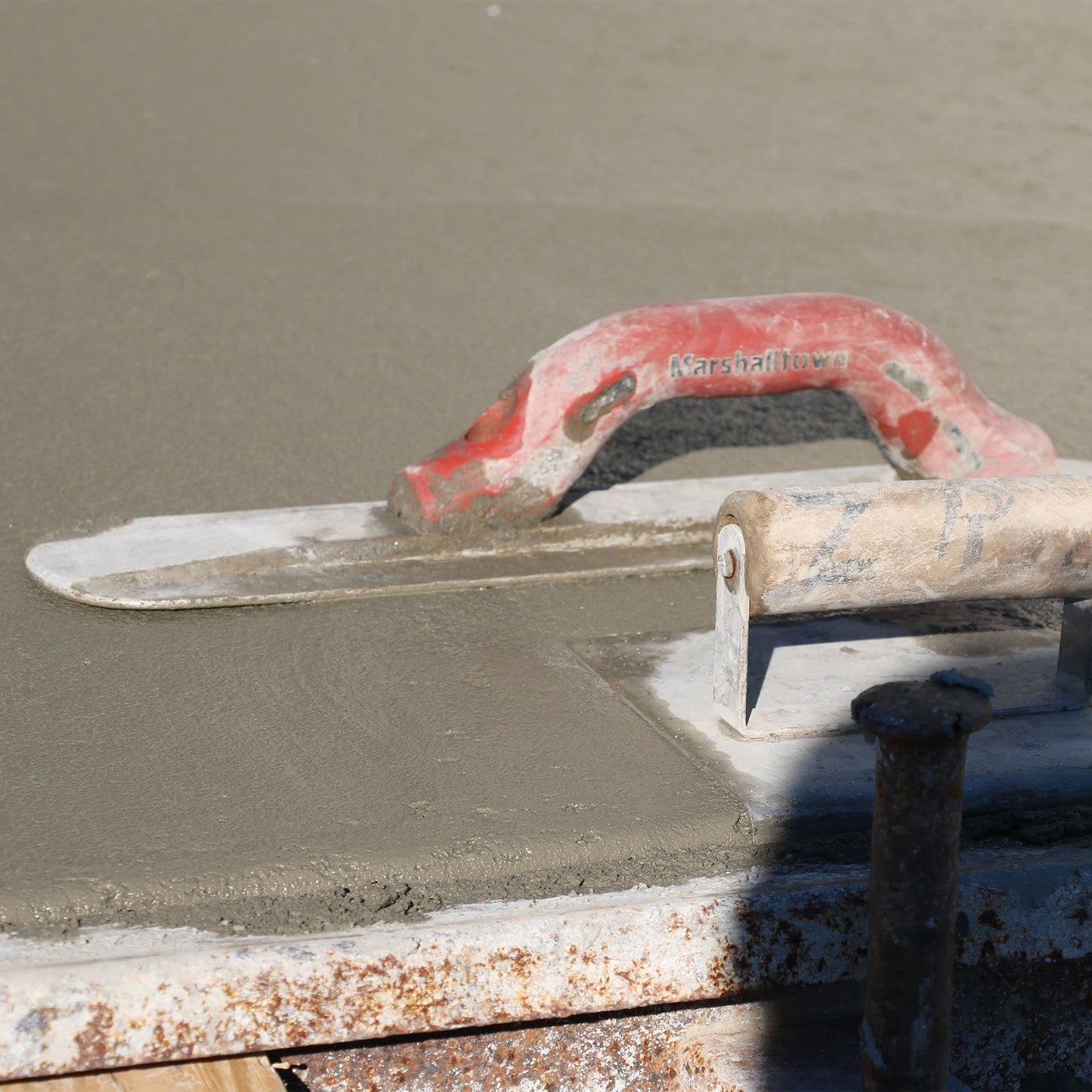 MARSHALLTOWN 16" Round End Magnesium Hand Float, DuraSoft Handle, Smooth Concrete Finish, Eliminates Float Marks, Made in USA