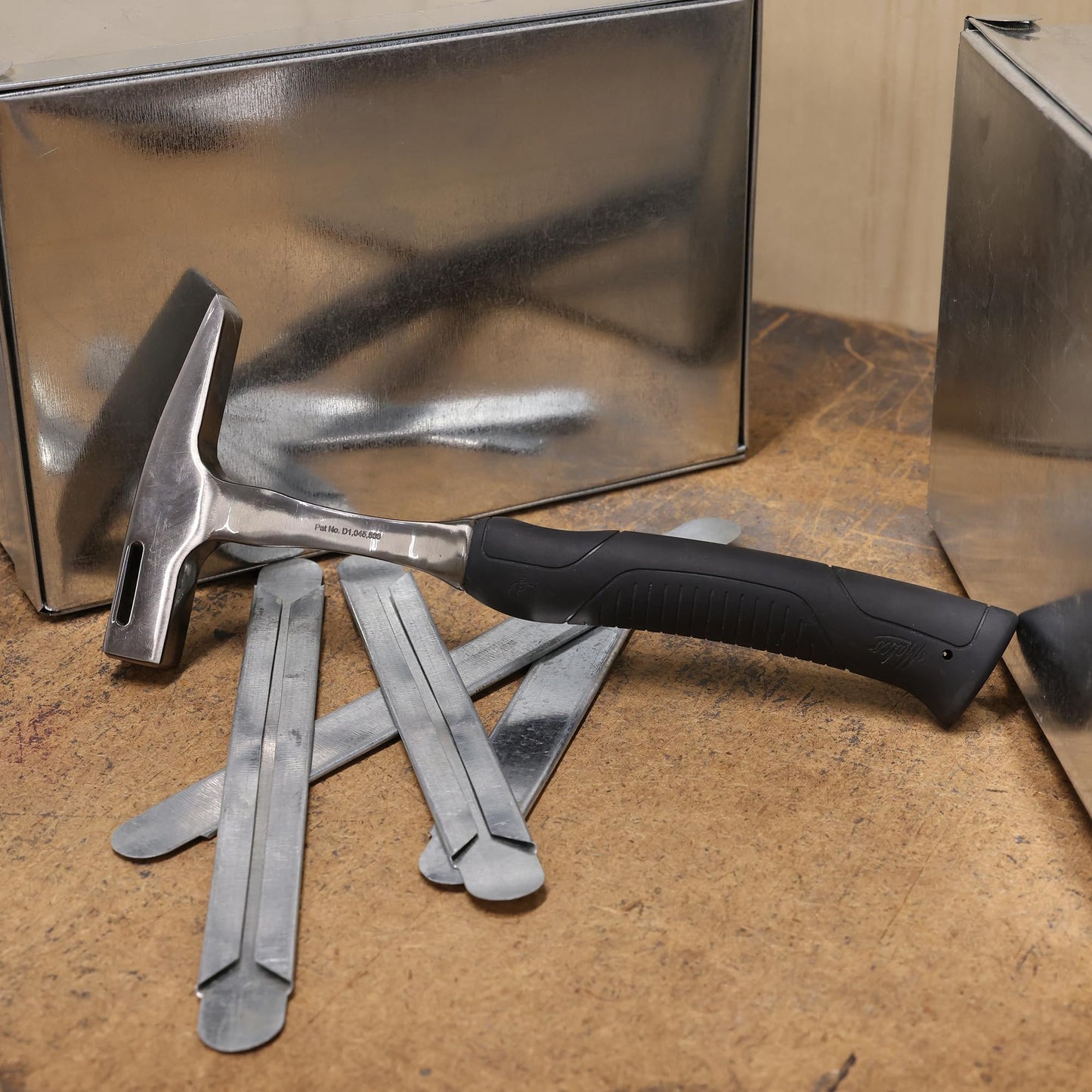 Malco Tin Master Hammer (TMH1) – 18 oz Tinner’s Hammer with Built-In Drive Cleat Bending Slot