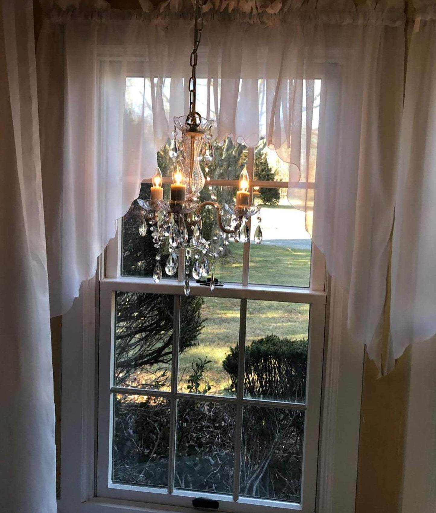 Gypsy Color Brink House 3-Light Plug-in Swag Chandelier, White Metal Frame with Clear Glass & Acrylic Crystals, 17"x12"