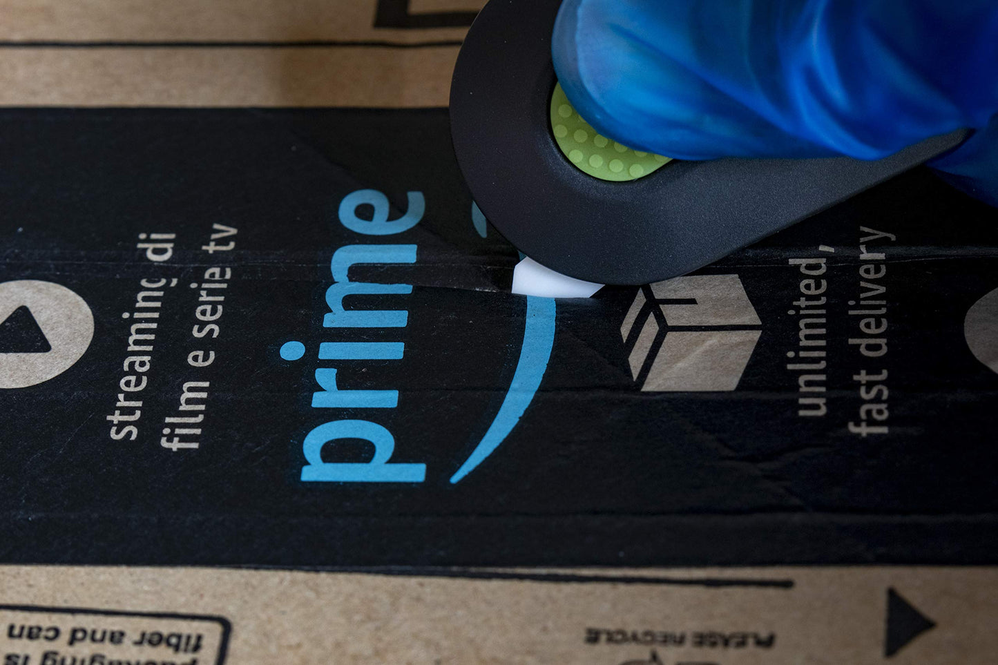 Slice 10514 Mini Cutter, Ceramic Safety Blade, Pocket Sized, Auto-Retractable, Stays Sharp Up to 10X Longer