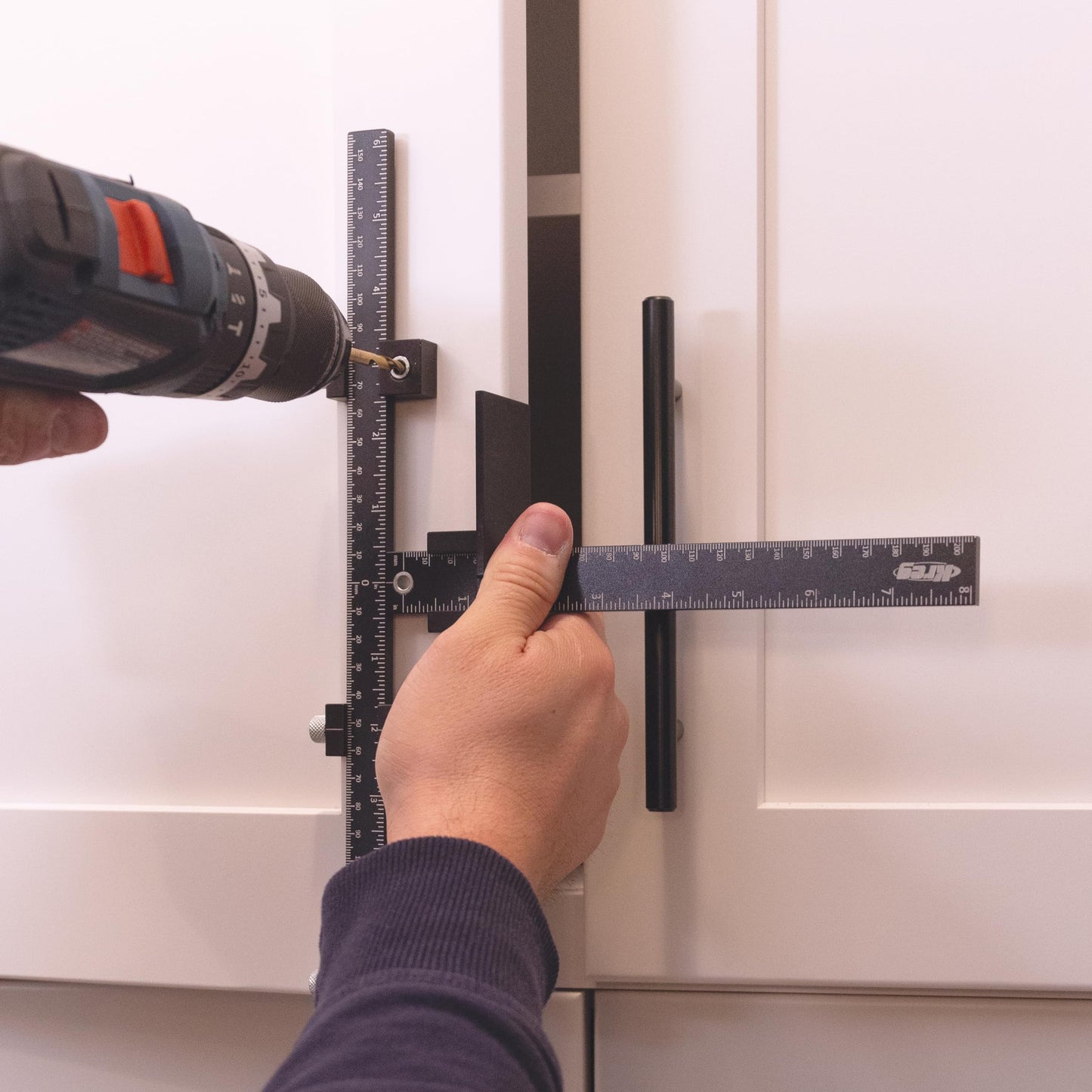 Kreg Cabinet Hardware Jig Pro - Install Hardware with Accuracy - Precise Knob & Pull Installation - Adjustable Drill Guides & Reversible - KHI-XLPULL
