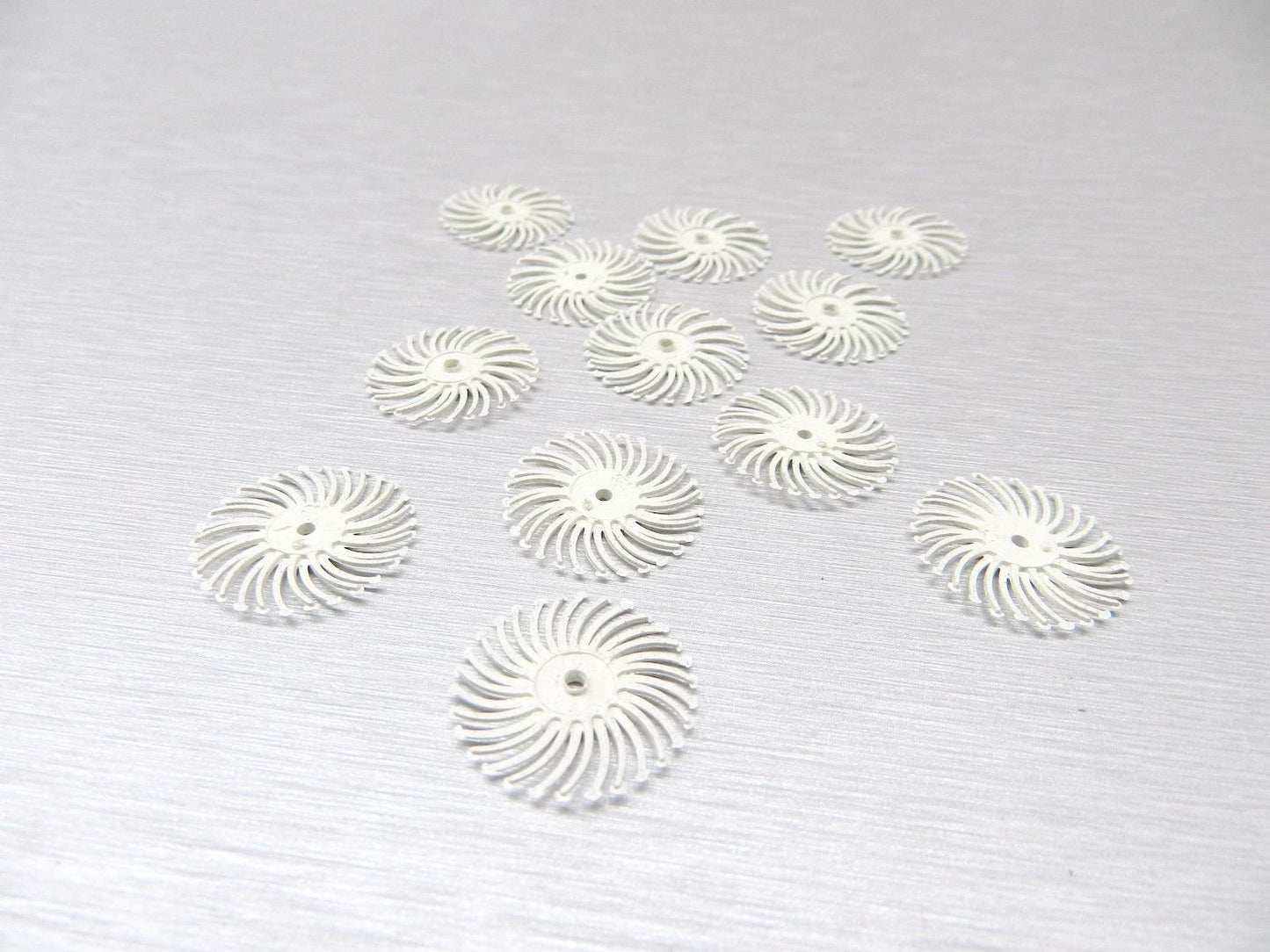 3M Radial Bristle Discs 3/4" White 120 Grit Bristle Brush Pack of 12 by JTS Made in USA
