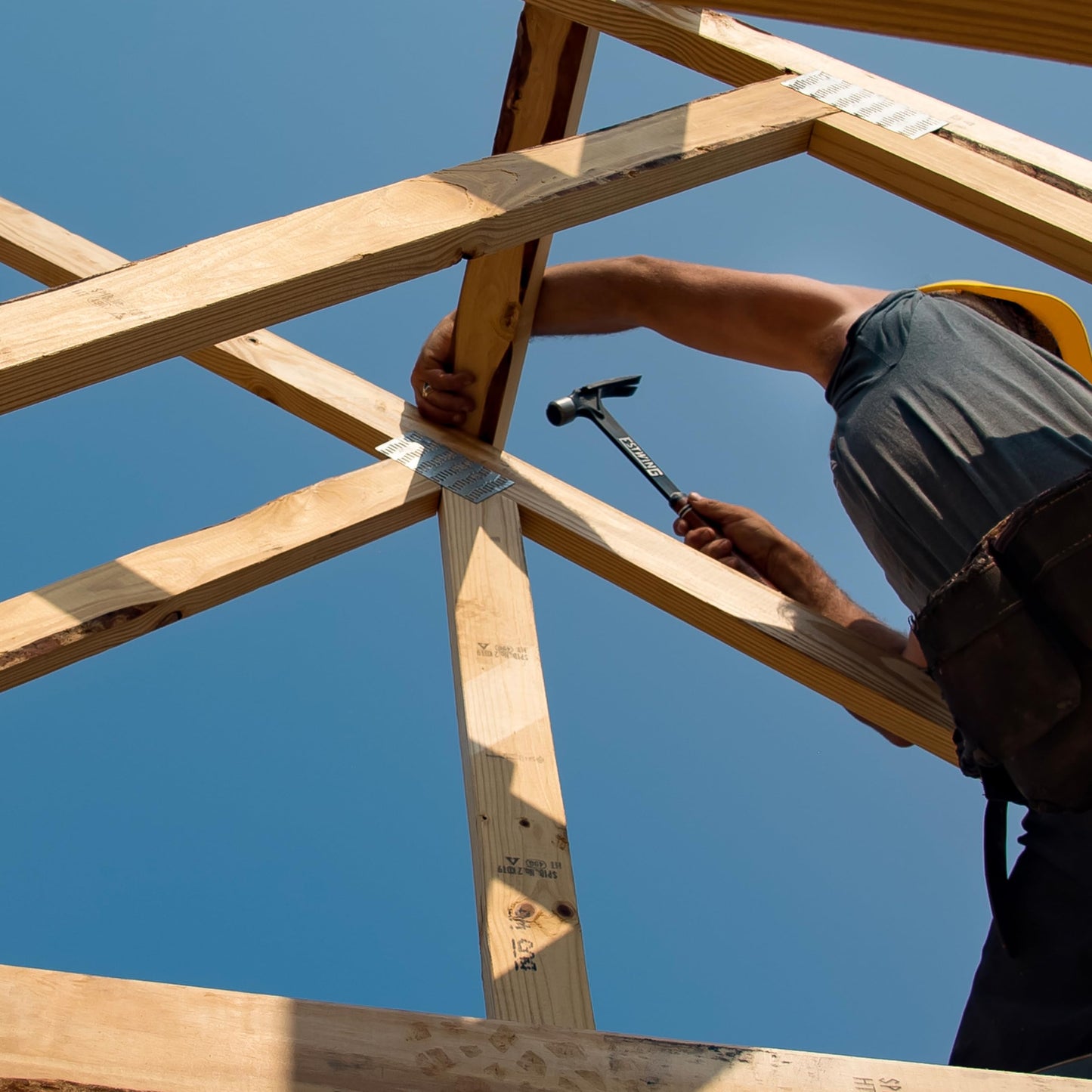 ESTWING Ultra Series Hammer - 19 oz Rip Claw Framing Hammer with Milled Face & Genuine Leather Grip - E19SM