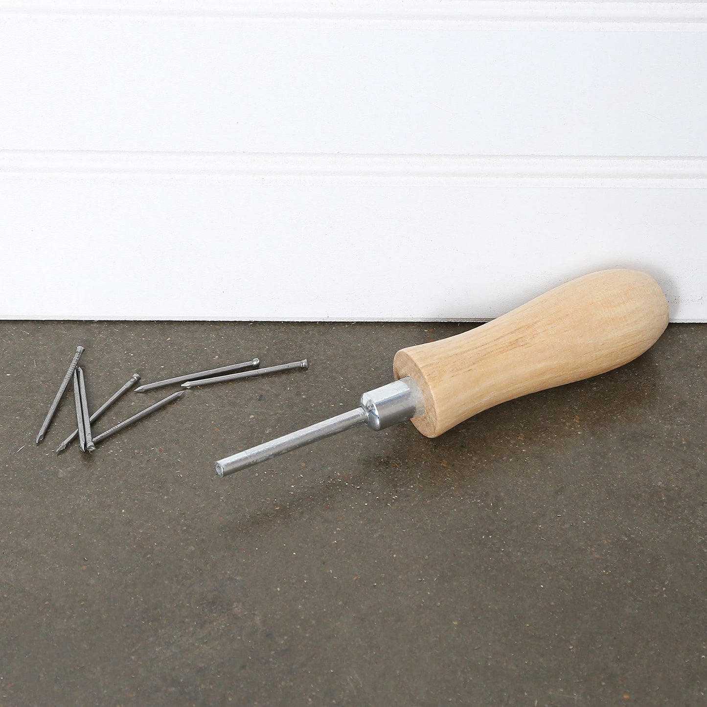 GreatNeck BD1 Magnetic Brad and Nail Driver Package May Vary