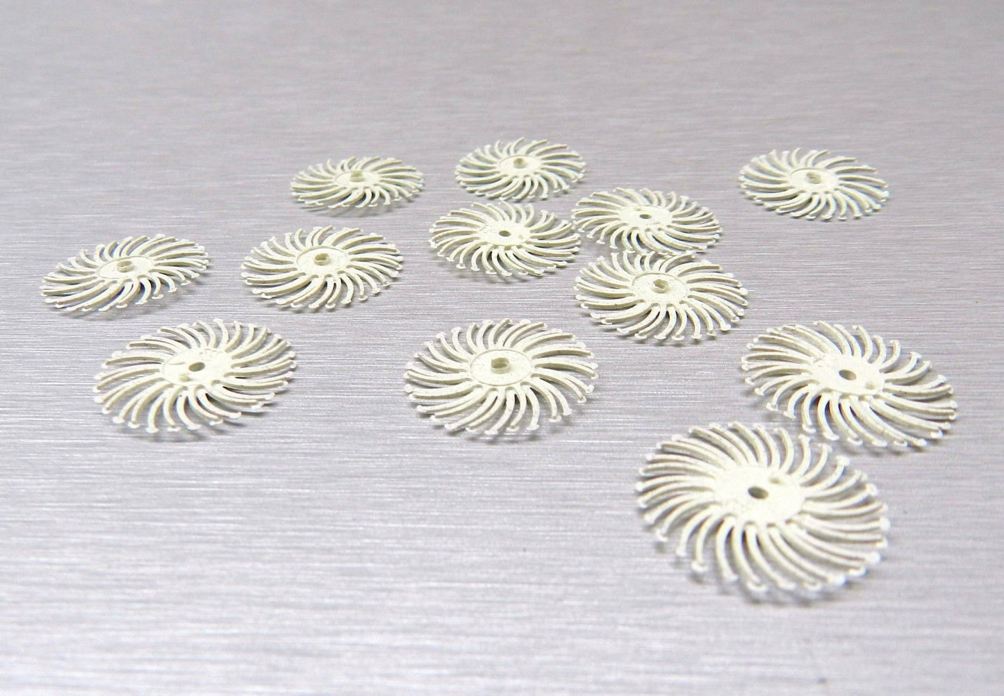3M Radial Bristle Discs 3/4" White 120 Grit Bristle Brush Pack of 12 by JTS Made in USA