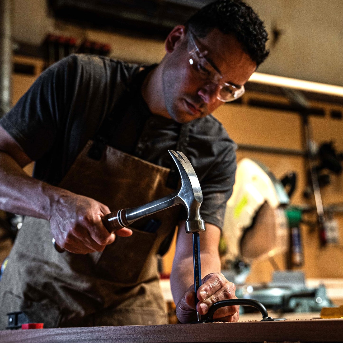 Estwing Hammer - 20 oz Straight Rip Claw with Smooth Face & Genuine Leather Grip - E20S