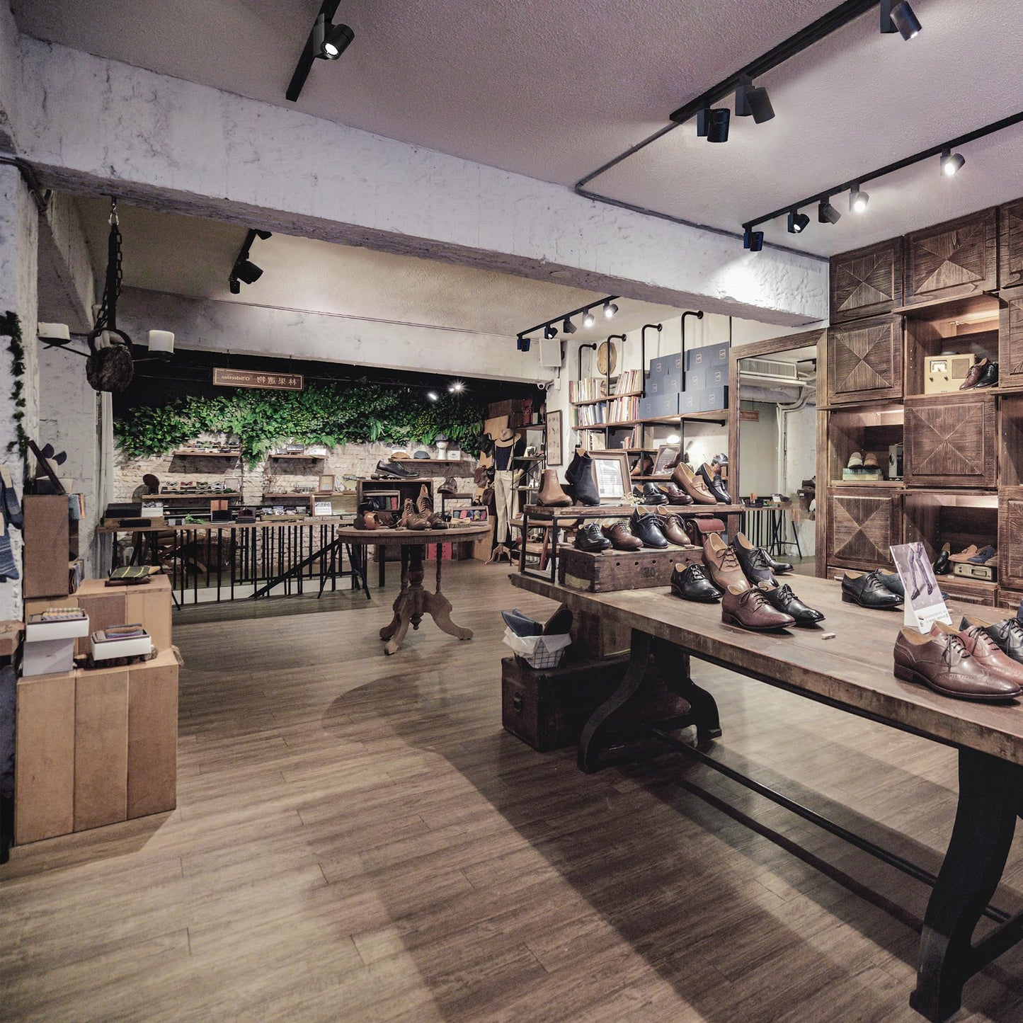 WAC Lighting H Track 8FT Single Circuit, 120V Field-Cuttable, Includes Power Feeds, Connectors & Endcaps, Black, Pack of 2